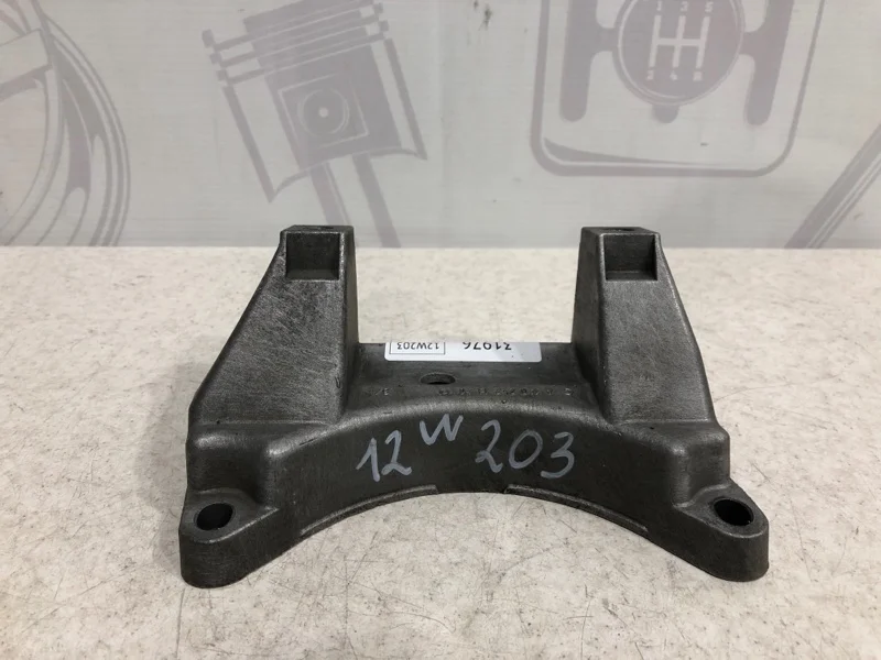 Кронштейн подушки акпп Mercedes-benz 2004 W203