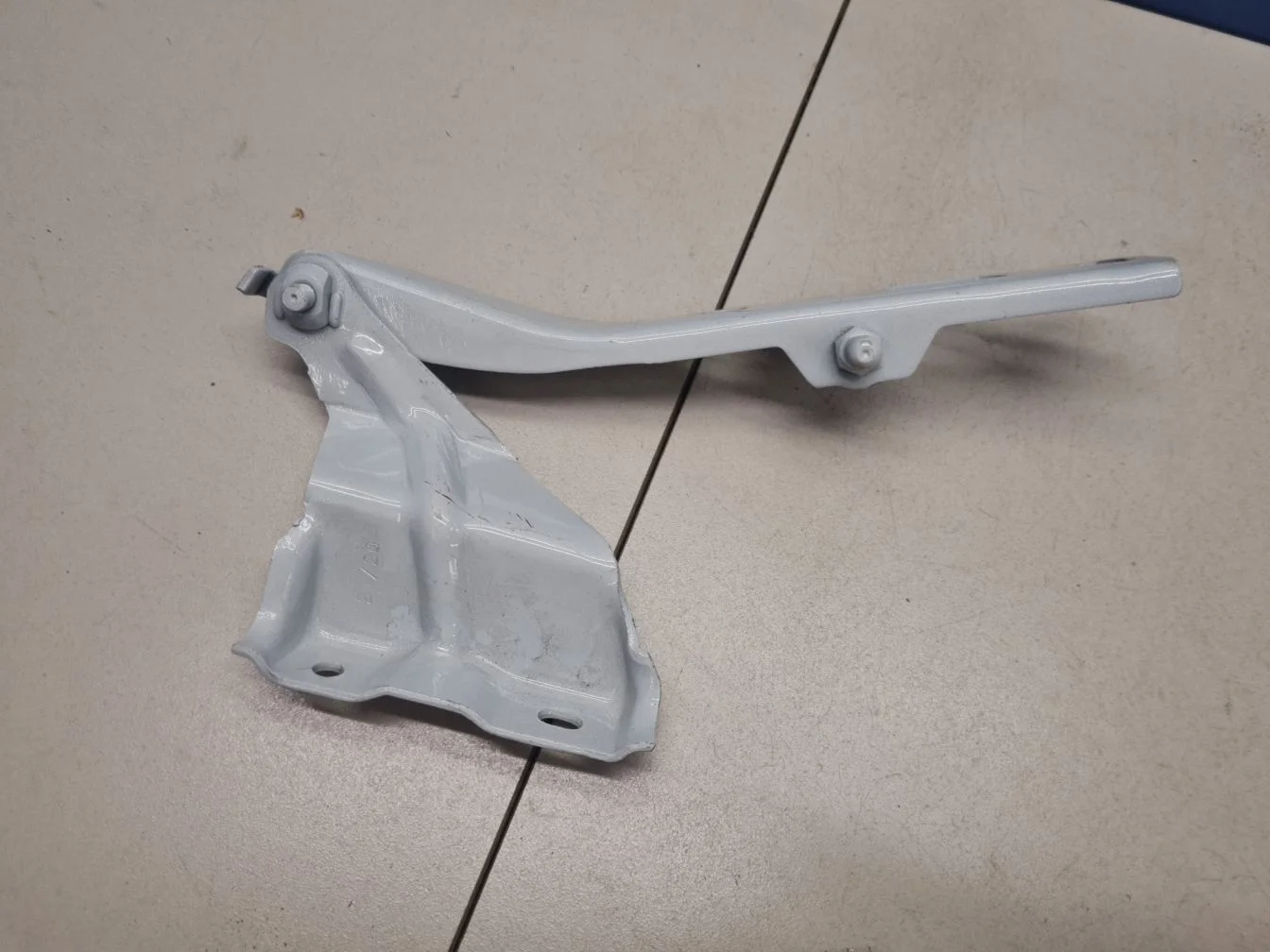 Петля капота правая для Audi Q5 8R 2008-2017