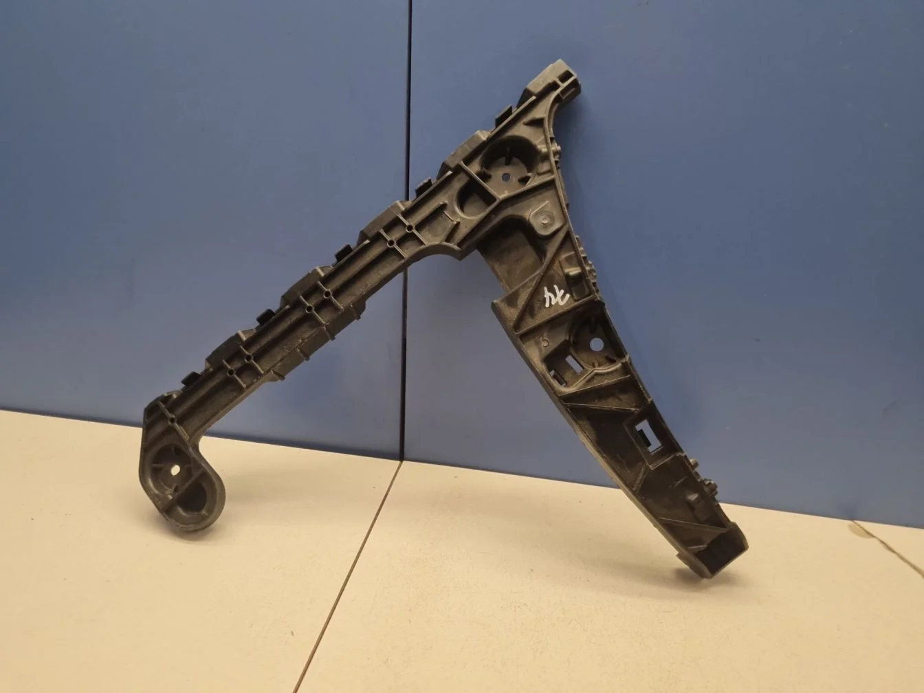 Кронштейн бампера заднего правый для Audi A4 B9 2015-