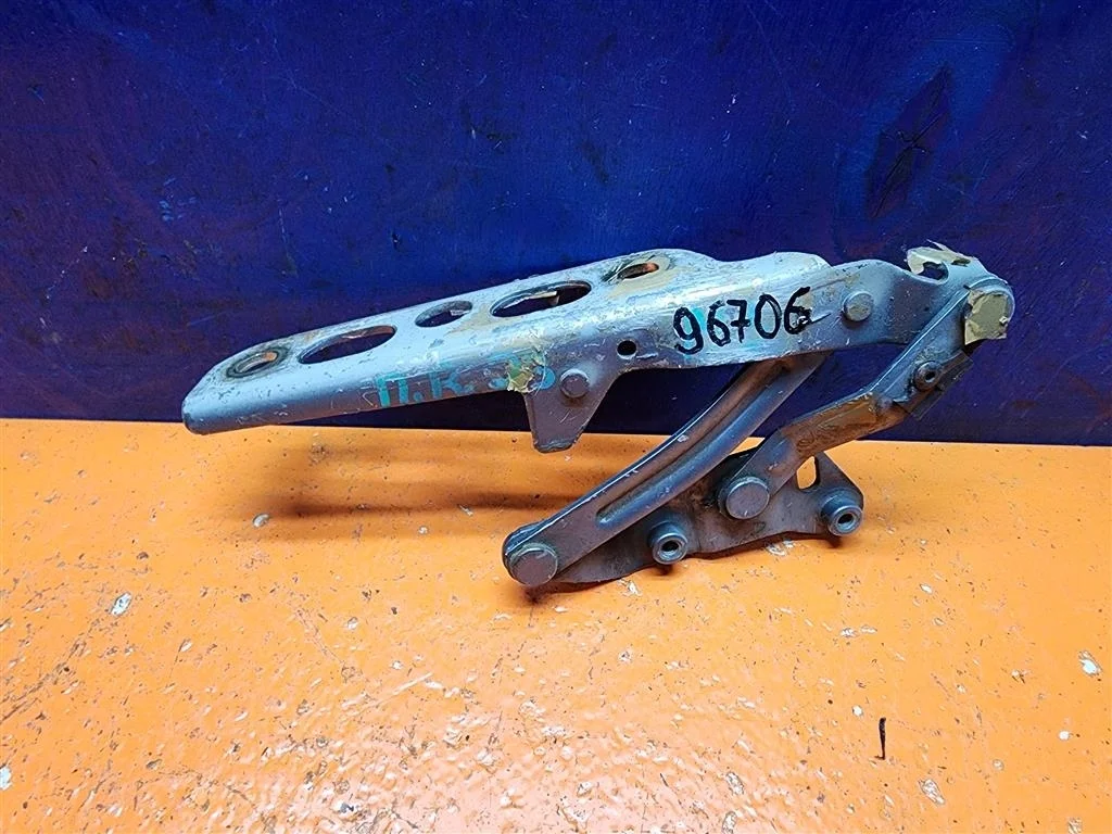 Петля капота левая Ford Mondeo 3 2000-2007 1348008