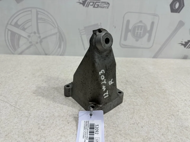 Кронштейн двигателя правый Mercedes-benz 2004 W203