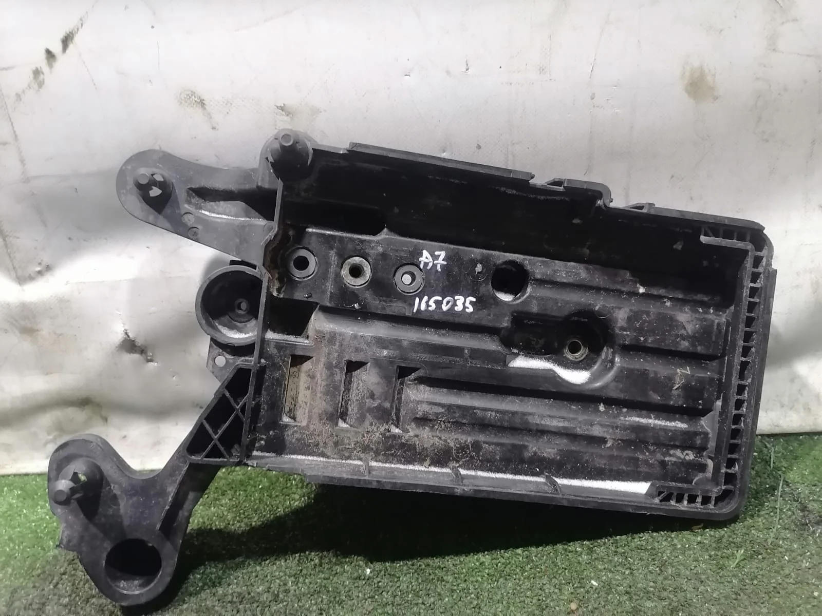 Площадка под АКБ аккумулятор AUDI A3, SKODA OCTAVIA A7, VOLKSWAGEN GOLF 7 2013- б/у A3(2013-;OCTAVIA A7(2013-;GOLF 7(2013-