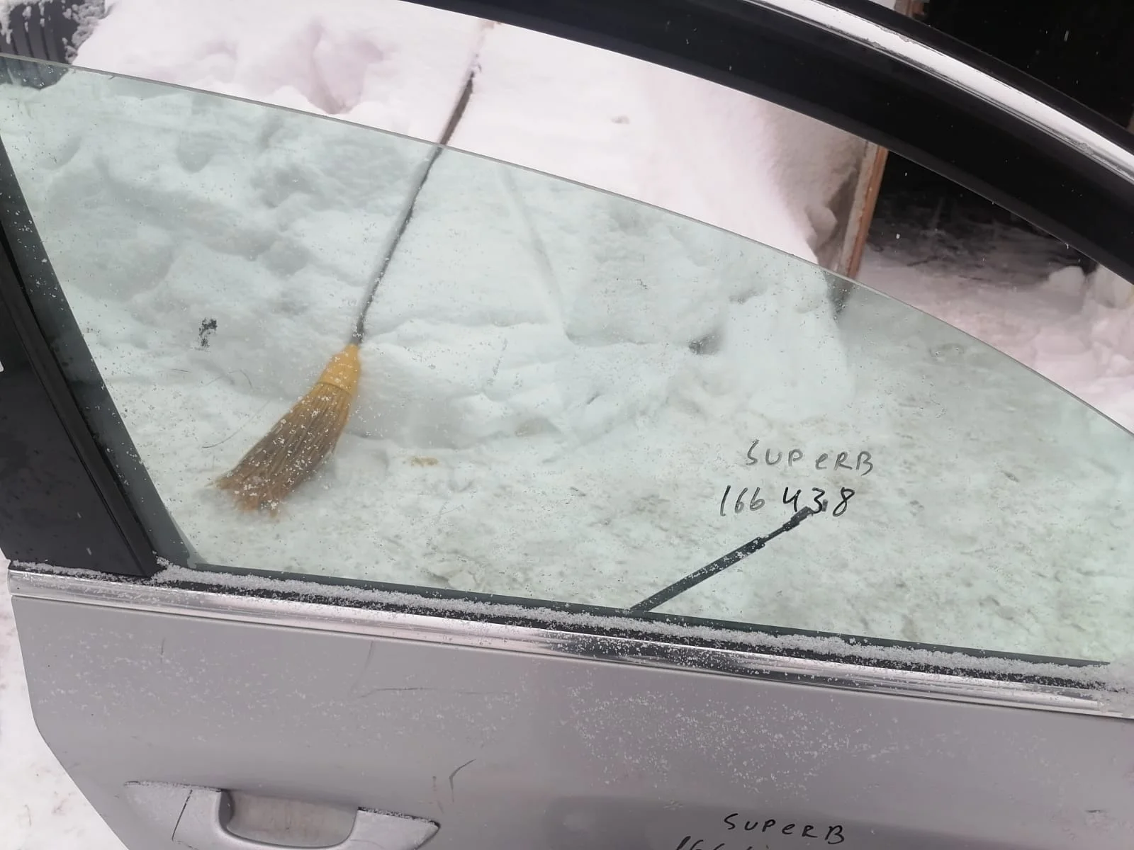 Стекло двери SKODA SUPERB 2008- переднее правое б/у SUPERB(2008-2013)