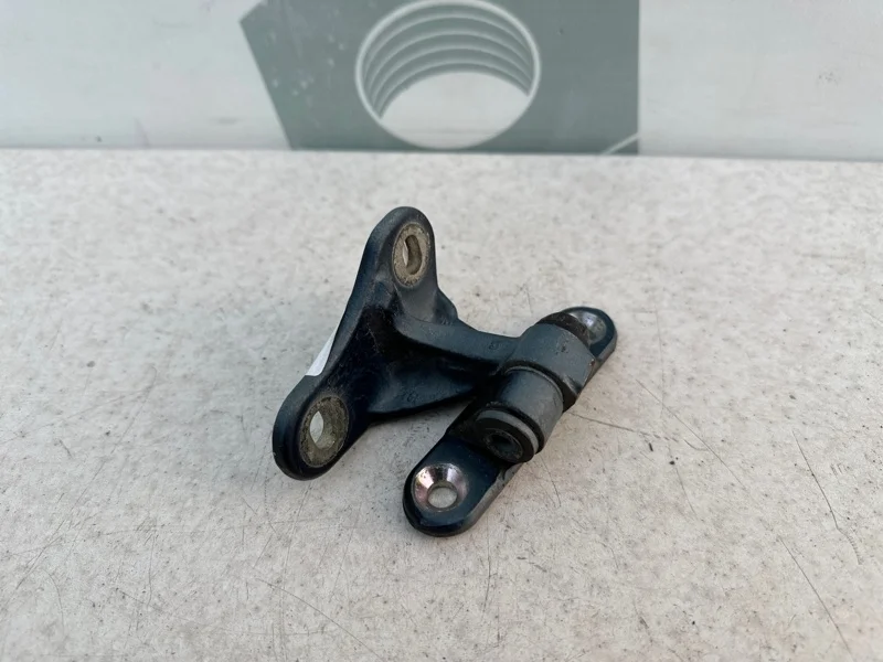 Петля правой двери верхняя Mercedes-benz ML W164