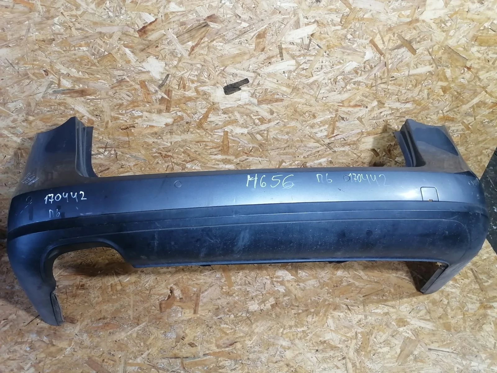 Бампер VOLKSWAGEN PASSAT B6 2005- задний универсал (под парктроник) серый б/у PASSAT B6(2005-2010)