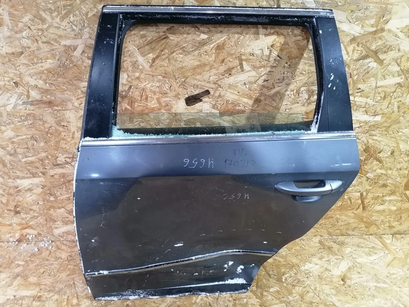 Стекло двери VOLKSWAGEN PASSAT B6 2005- заднее универсал левое б/у PASSAT B6(2005-2010)