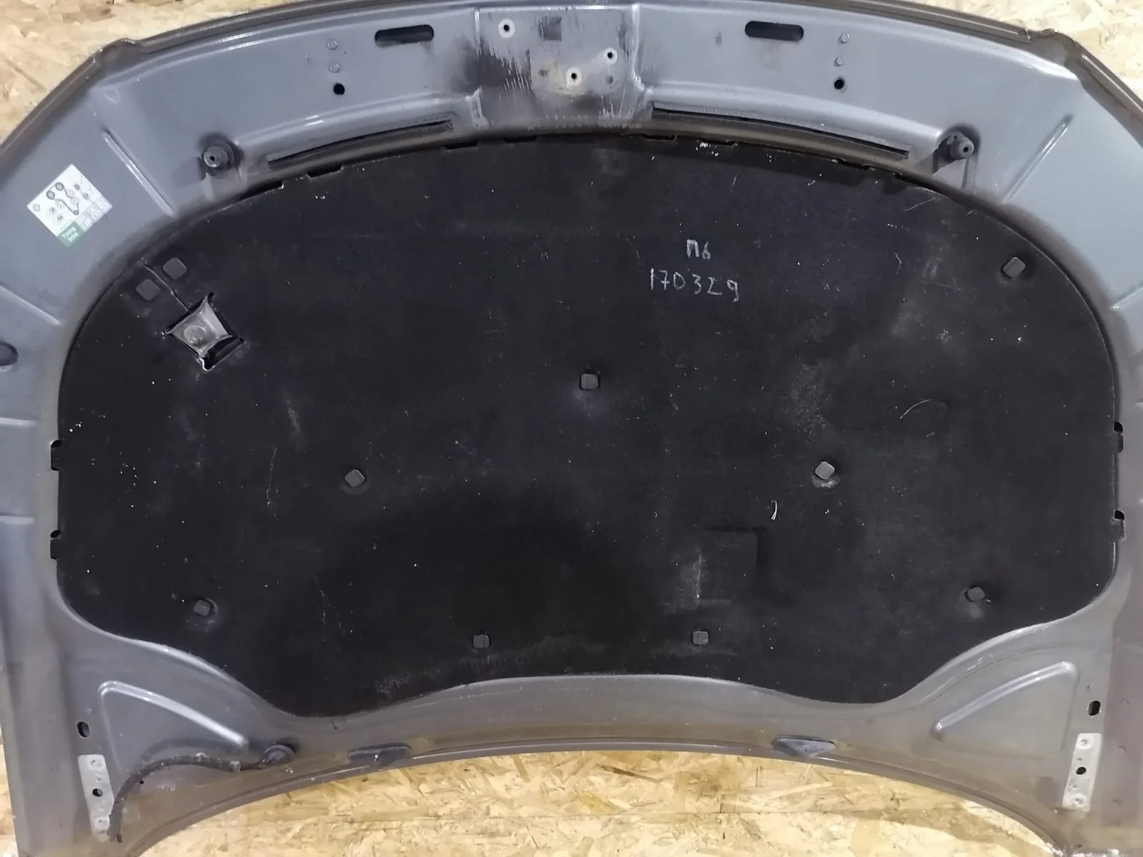 Шумоизоляция капота VOLKSWAGEN PASSAT B6 2005- б/у PASSAT B6(2005-2010)