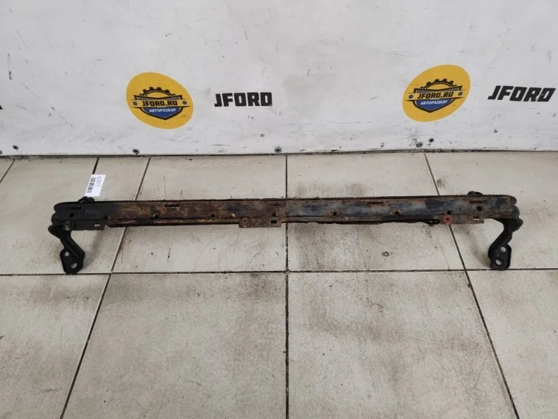 Планка под радиаторы Volvo V50 2009 MW75