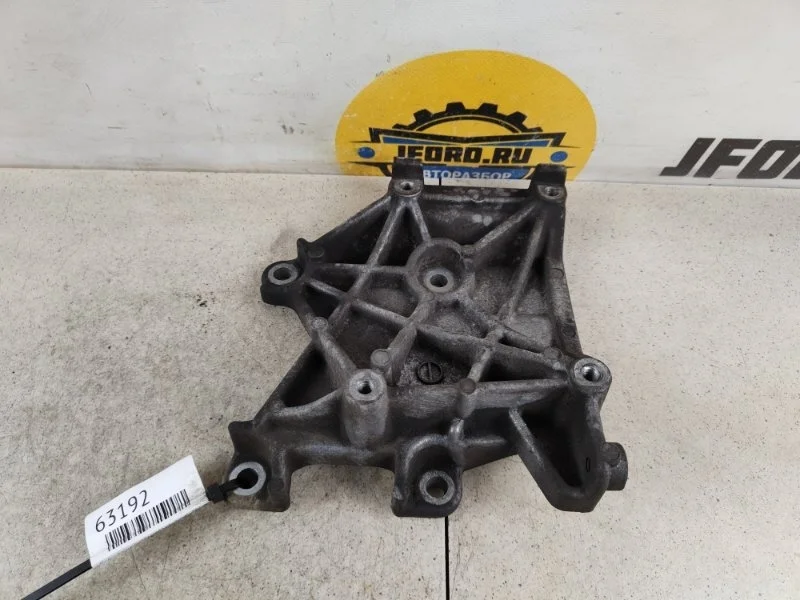 Кронштейн компрессора кондиционера Mitsubishi Lancer 2005 CS3A