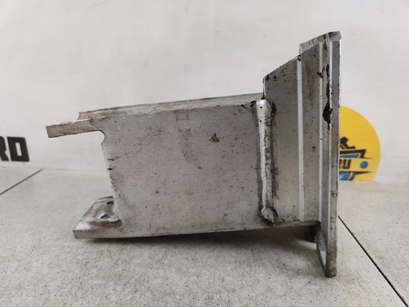 Кронштейн усилителя Audi A4 2009 B8