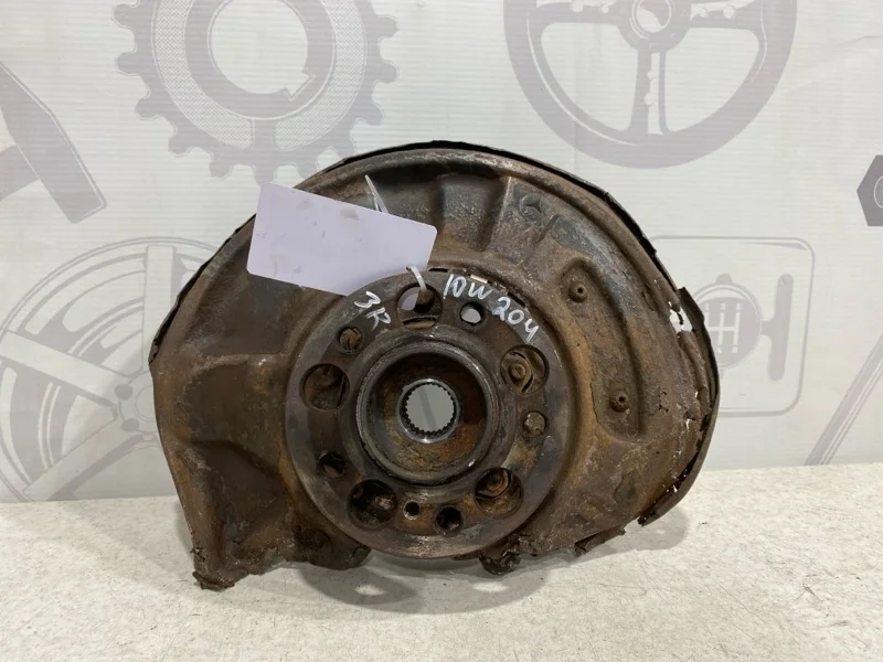 Кулак задний правый Mercedes-benz 2011 W204