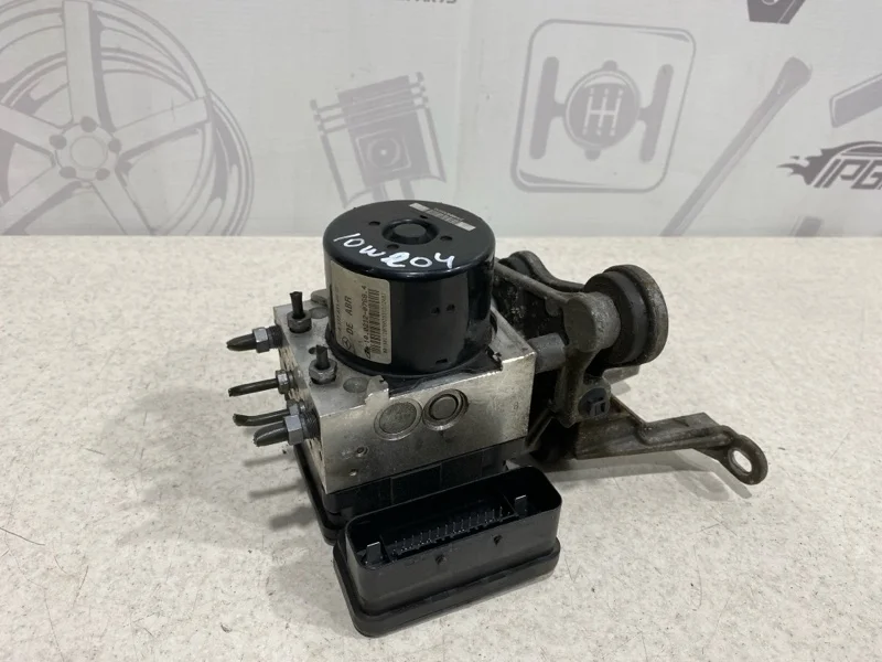 Блок abs Mercedes-benz 2011 W204