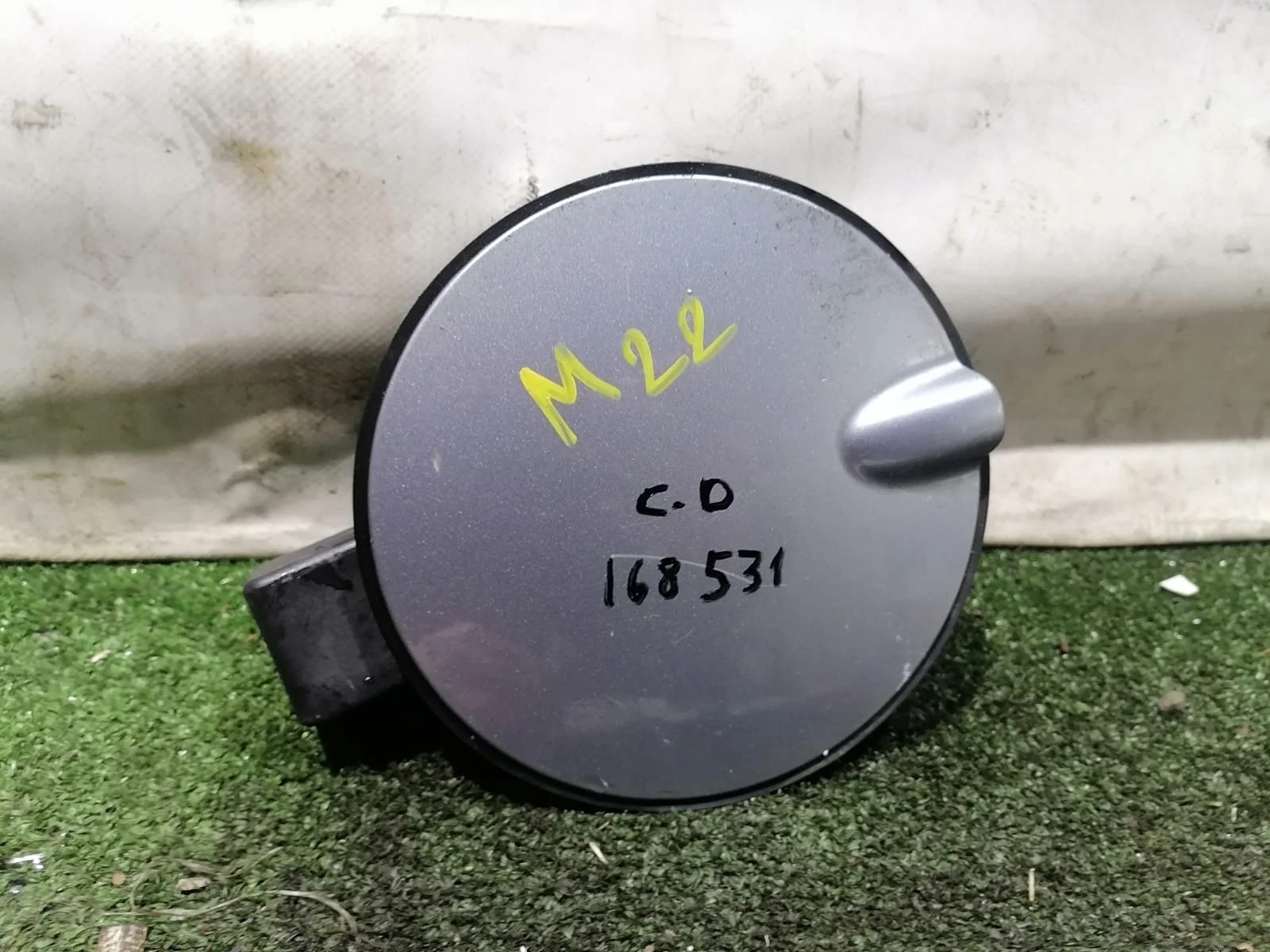 Лючок топливного бака OPEL CORSA D 2006- серый б/у CORSA D(2006-2014)