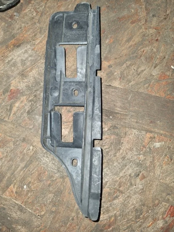 Кронштейн бампера Volkswagen Golf 5 2006 1K2