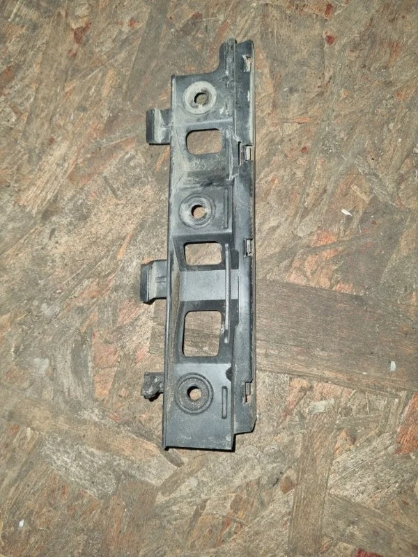 Кронштейн бампера Volkswagen Passat 2010 3С5