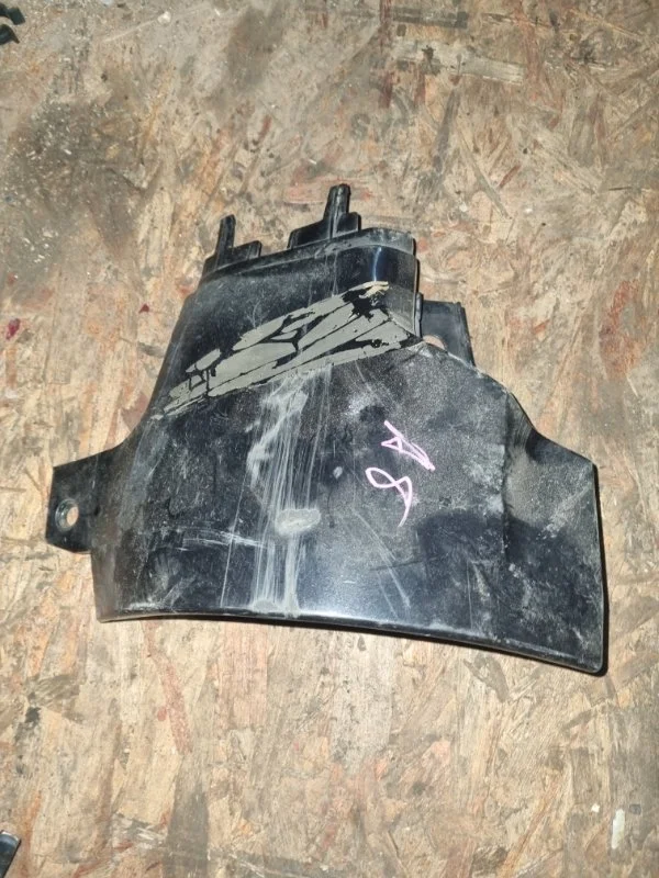 Уголок Audi A8 2008 4E2