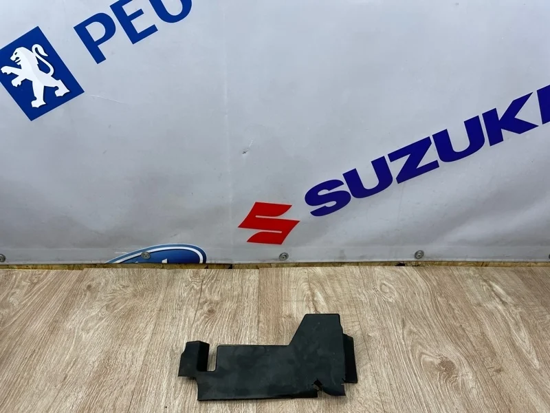 Дефлектор радиатора Land Rover Discovery 3 2007