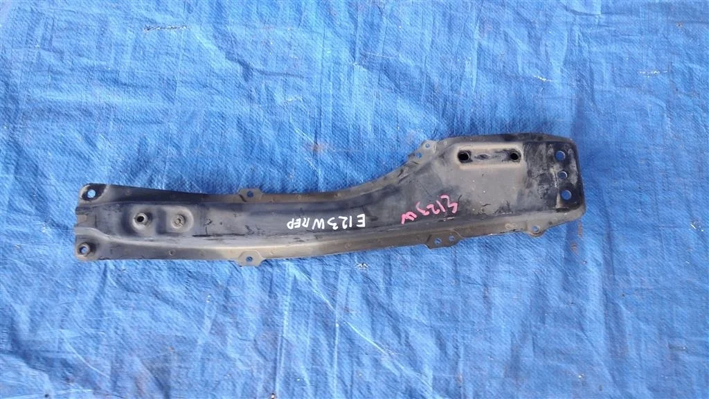 Б.у. балка продольная (лыжа) TOYOTA COROLLA E120 TOYOTA COROLLA E120