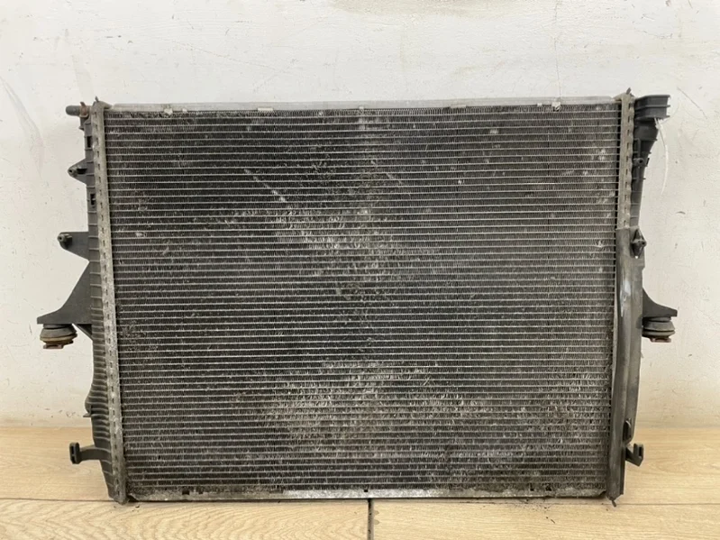 Радиатор двс VW Touareg 2003-2010 7L