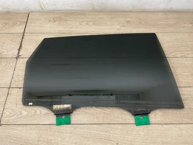 Стекло двери Audi Q7 2015- 4M