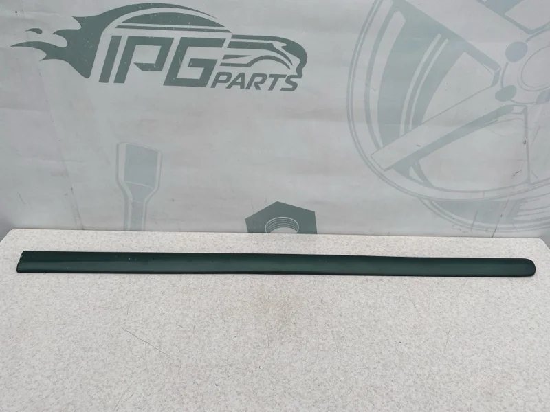 Молдинг передней правой двери Mercedes-benz ML W163