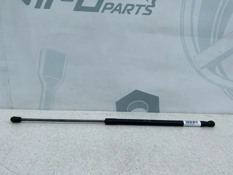 Амортизатор капота Mercedes-benz 2011 W204