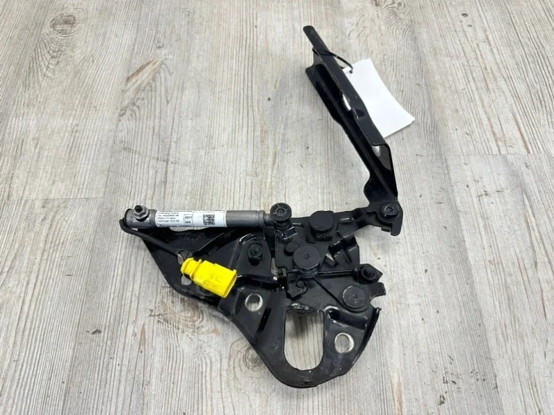 Петля капота с пиропатроном Audi Q7 2015- 4M