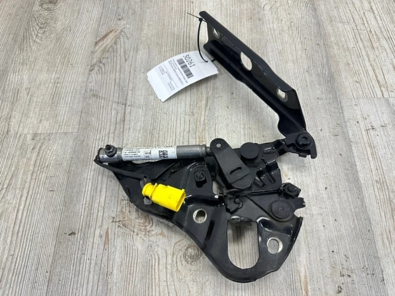 Петля капота с пиропатроном Audi Q7 2015- 4M