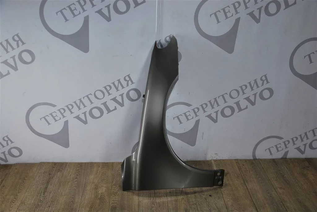 Крыло переднее правое