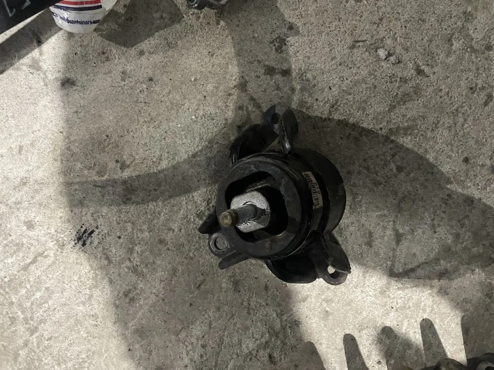 опора двигателя правая kia ceed 2 JD