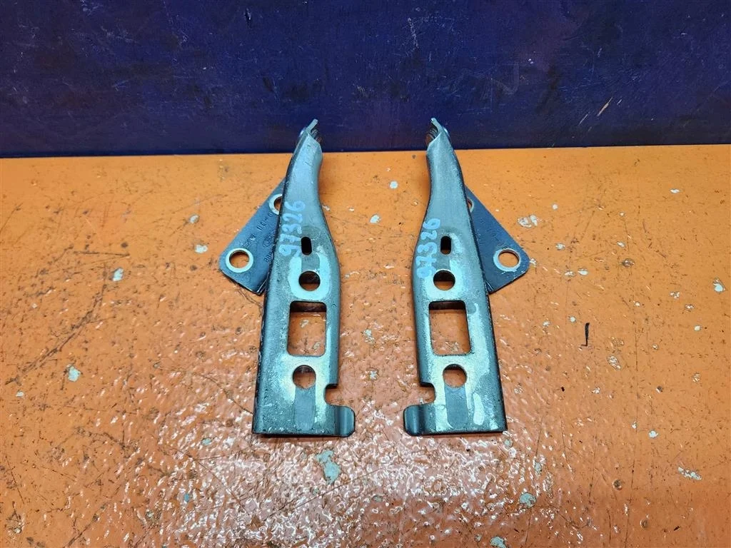 Петля капота левая правая Ford Fiesta 5 2002-2008