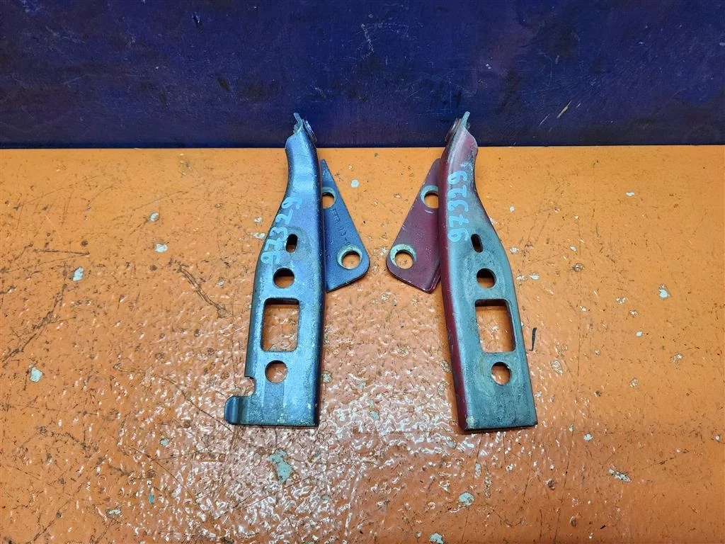 Петля капота левая правая Ford Fiesta 5 2002-2008