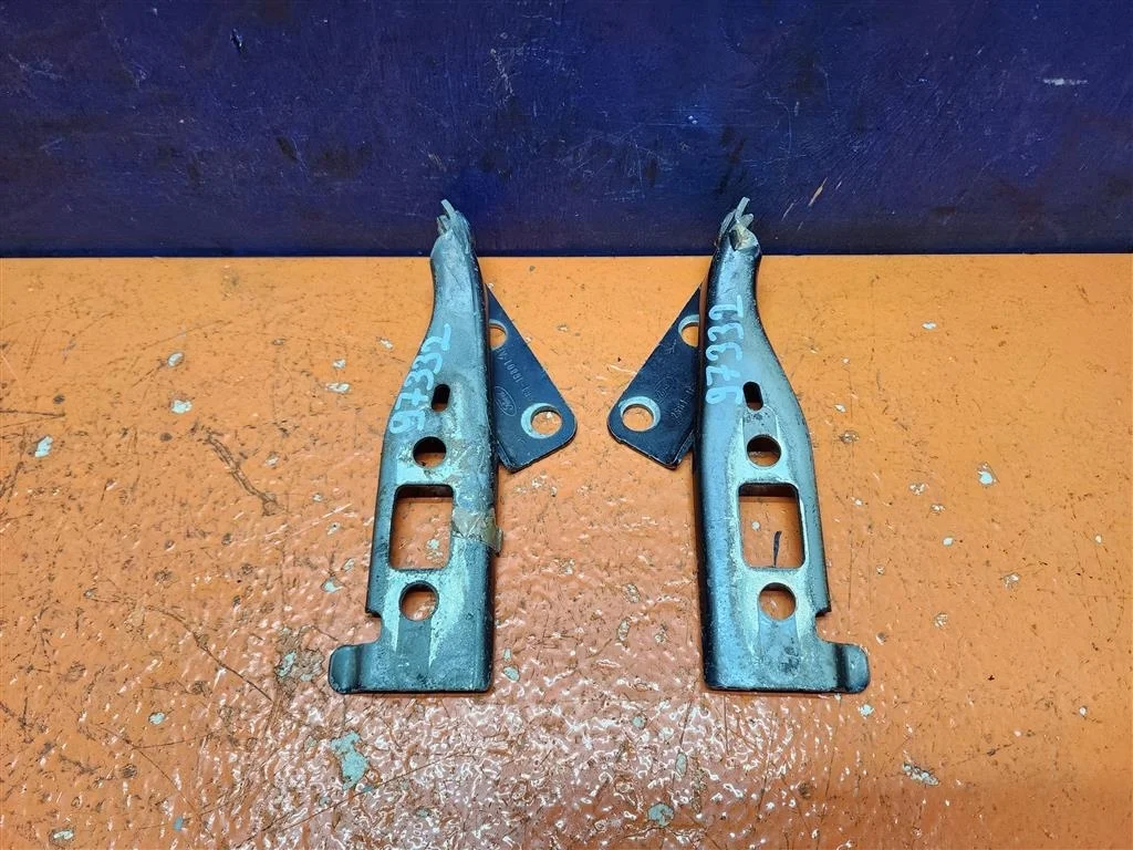 Петля капота левая правая Ford Fiesta 5 2002-2008