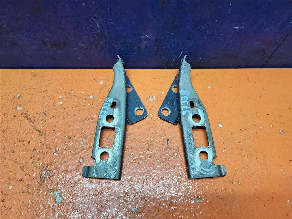 Петля капота левая правая Ford Fiesta 5 2002-2008