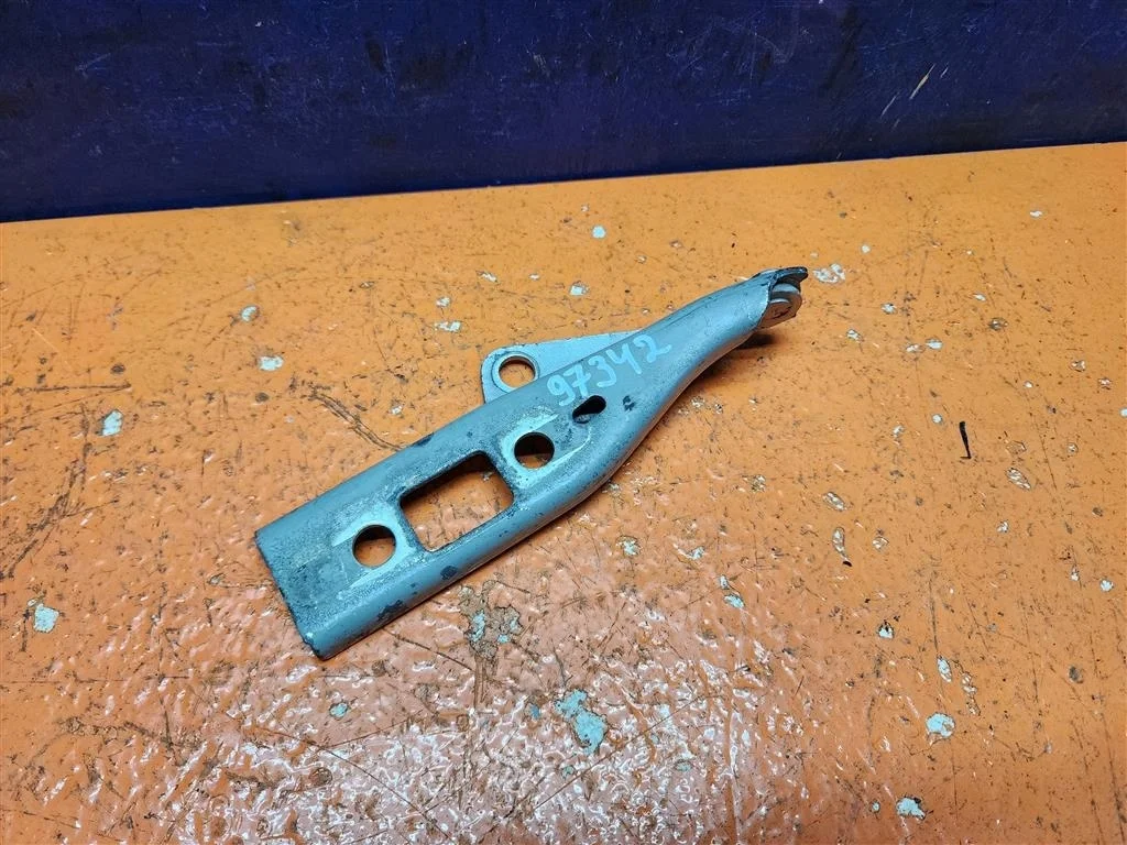 Петля капота правая Ford Fusion 2002-2012 1324621