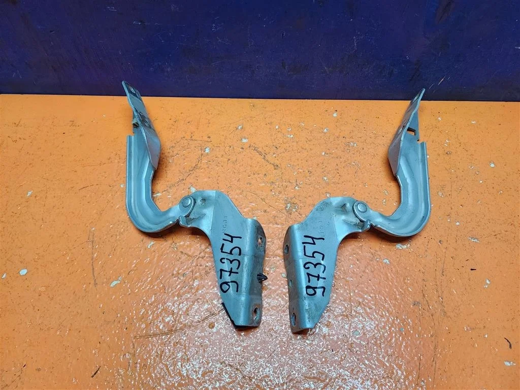 Петля капота пара Mitsubishi Outlander 2 2006-2012