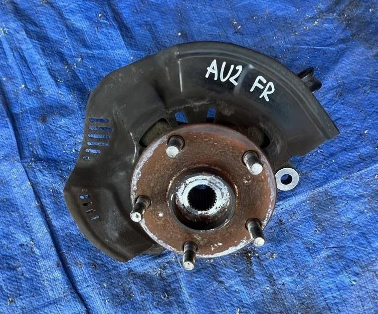 Б.у. кулак поворотный TOYOTA AURIS ZRE150 TOYOTA AURIS ZRE150