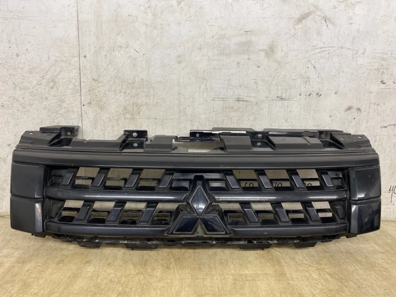 Решетка радиатора Mitsubishi Pajero 4 2014 2015 2016 2017 2018 2019 2020 2021 7450A956 V87W 4M41