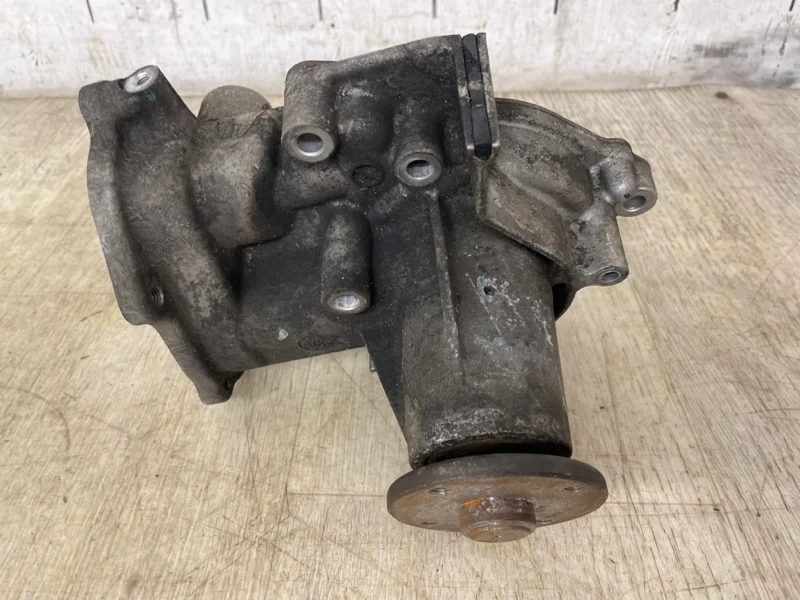 Помпа Mitsubishi L200 2005- 2007 2008 2009 2010 2011 2012 2013 2014 2015 1300A045 KB KH 4D56U