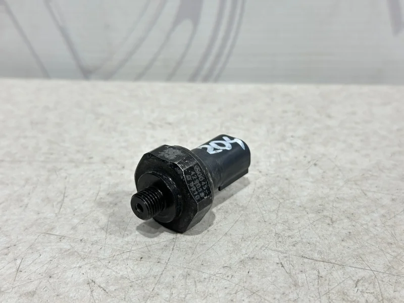 Датчик давления кондиционера Mercedes-benz 2008 W204