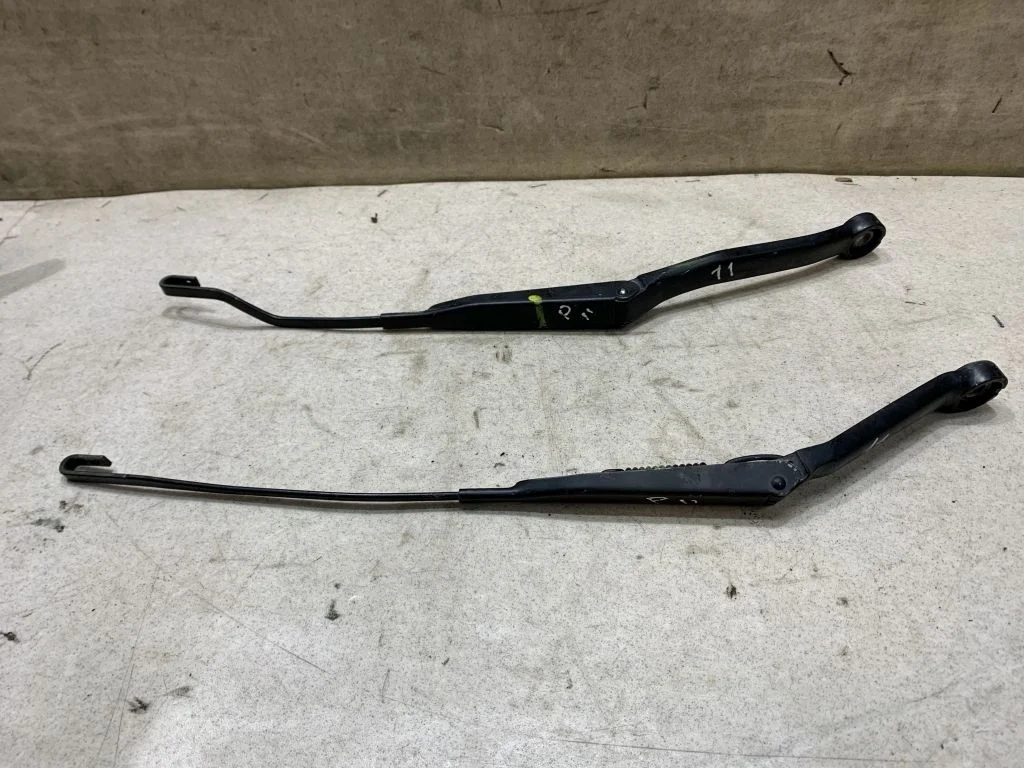 Поводок (комплект) Nissan Primera P11