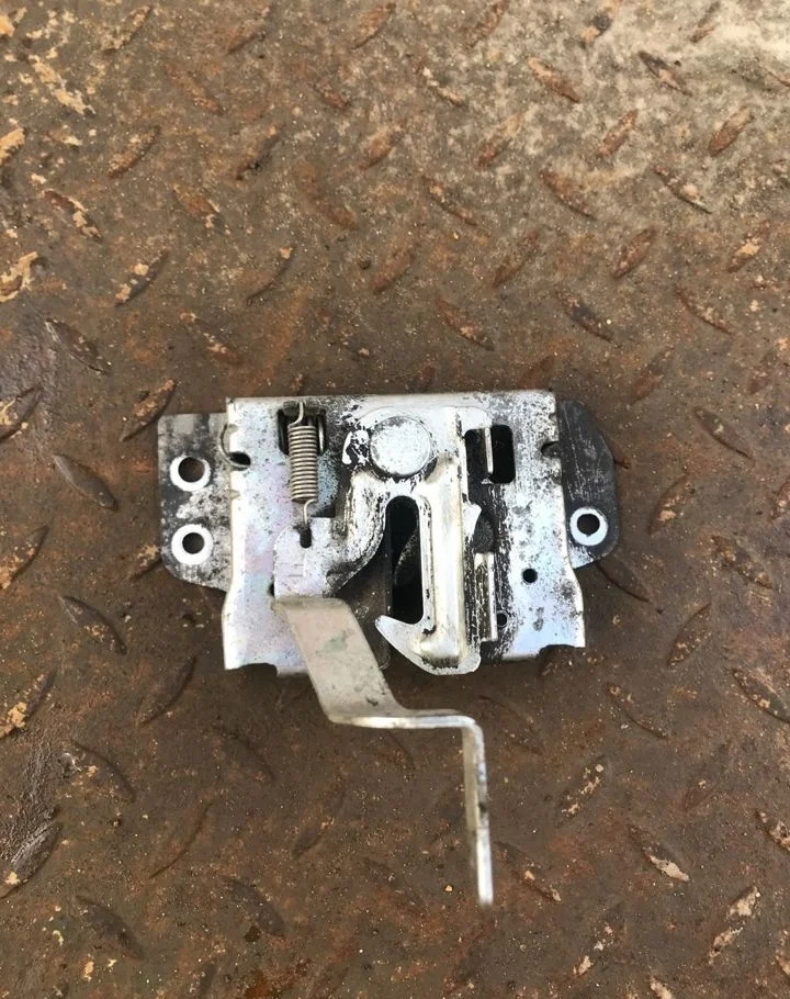 Замок капота Mitsubishi Outlander 3