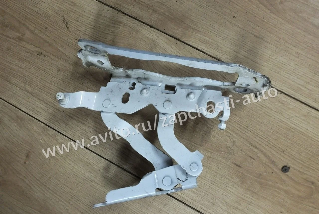 Петля капота правая Mercedes C-classe W204 11-15г