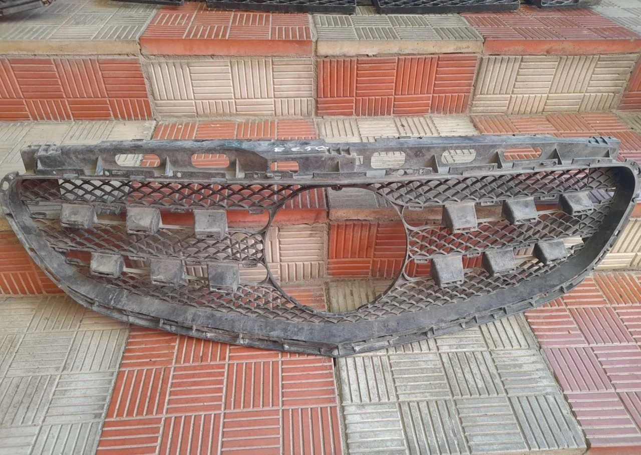 Решетка радиатора Mercedes Benz W212 2009-2013г