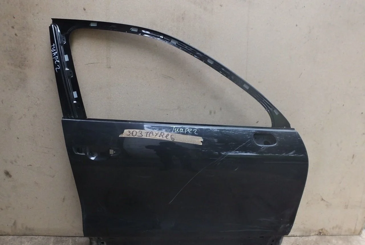 Дверь передняя правая Volkswagen Touareg 10-14г