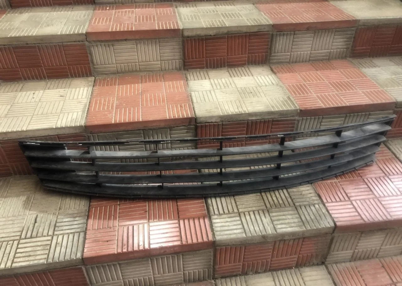 Решетка бампера Renault Clio 3