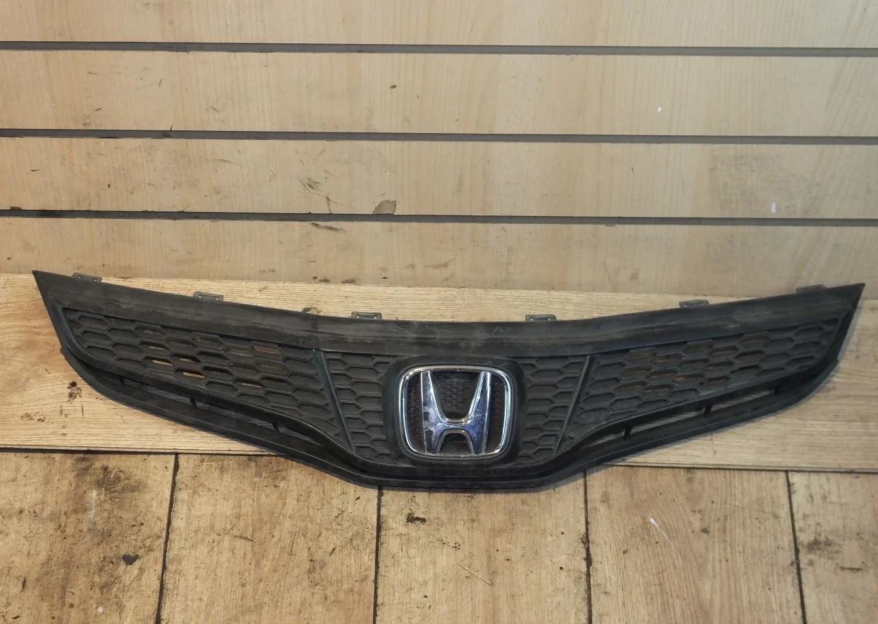 Решетка радиатора Honda Civic 2013-2017г
