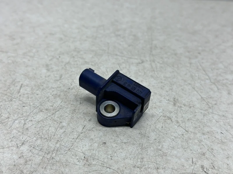 Датчик удара Mercedes-benz 2010 W204