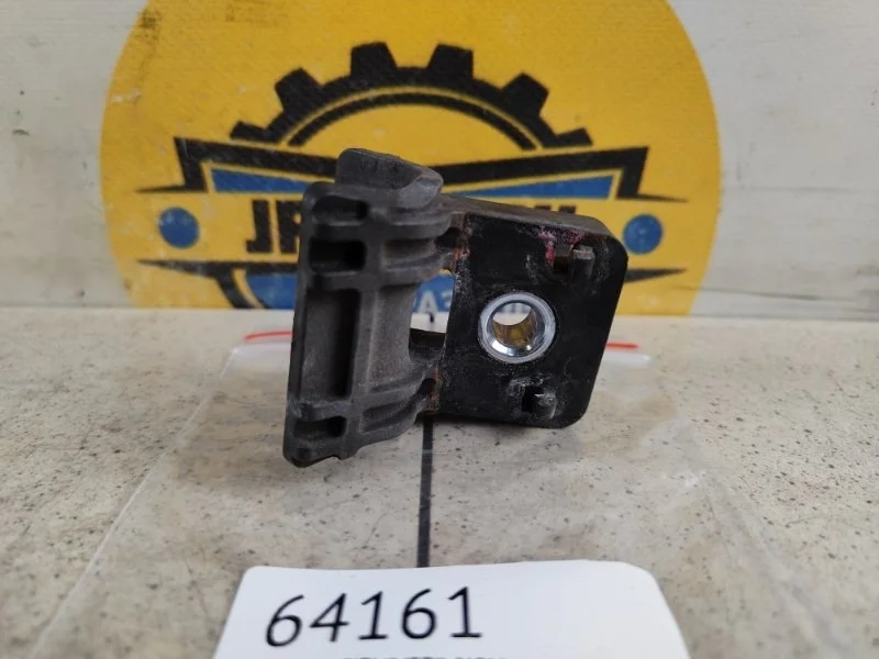 Кронштейн радиатора нижний Chevrolet Cruze 2013 F300