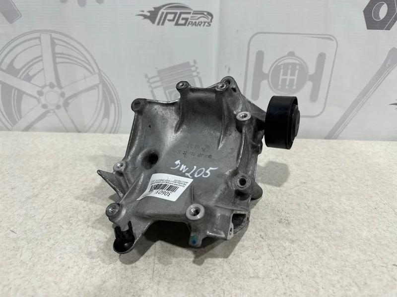 Кронштейн компрессора кондиционера Mercedes-benz 2015 W205